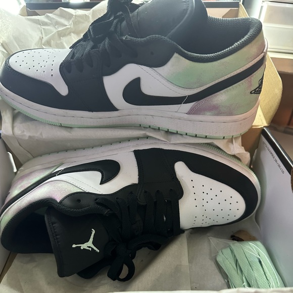 2022 Air Jordan 1 Low SE 'Tie Dye' Men’s size 8.5/ Women’s size 10 - Picture 8 of 12